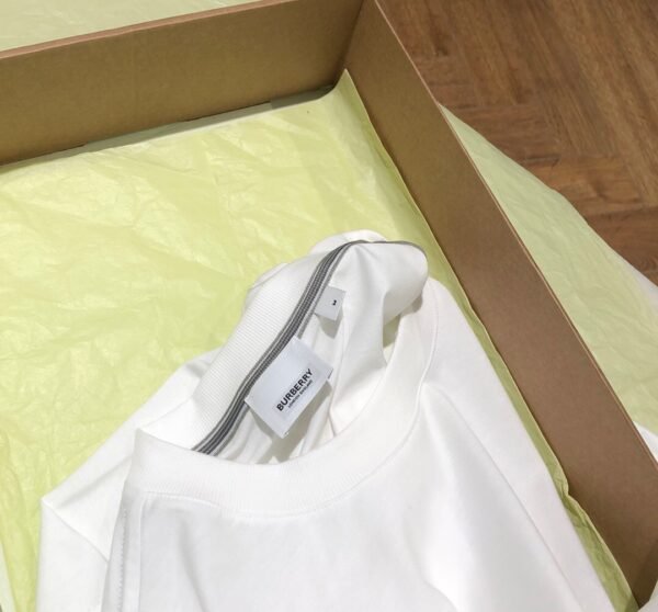 BURBERRY T SHIRT BIANCA - Image 2