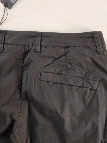 STONE ISLAND PANTALONCINO L0803 STRETCH COTTON CARGO NERO - Image 4