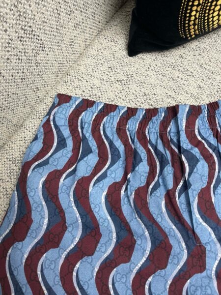 GUCCI PANTALONCINO CELESTE E BORDEAUX - Image 6