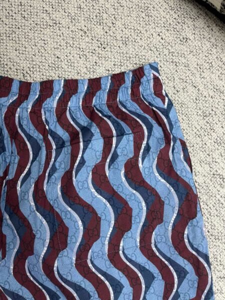 GUCCI PANTALONCINO CELESTE E BORDEAUX - Image 10