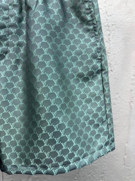 LOUIS VUITTON PANTALONCINO VERDE - Image 6