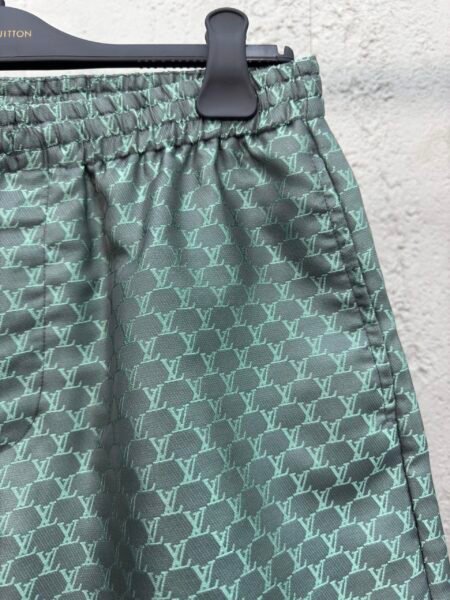 LOUIS VUITTON PANTALONCINO VERDE - Image 3