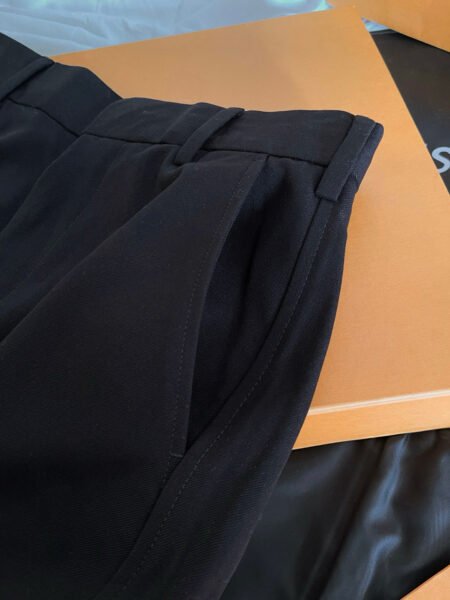LOUIS VUITTON PANTALONCINO NERO - Image 9