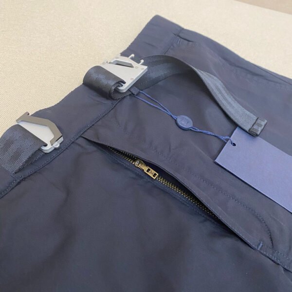 LOUIS VUITTON PANTALONCINO COLOR BLU - Image 8