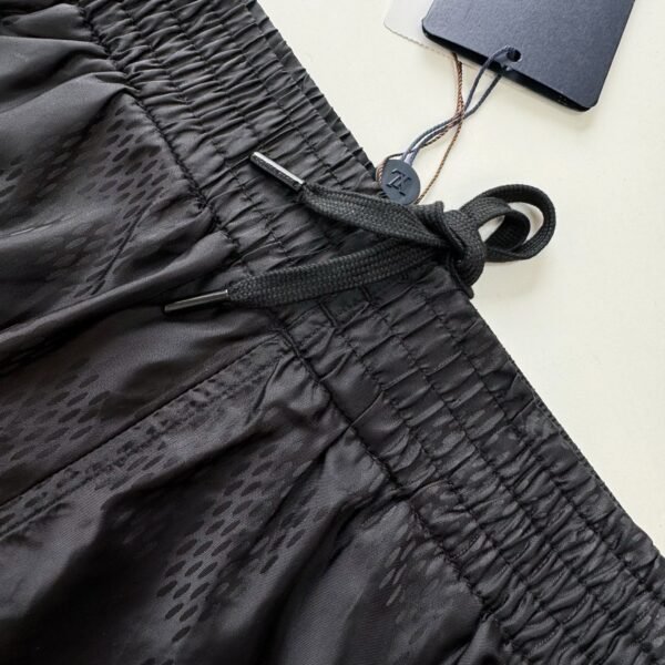 LOUIS VUITTON PANTALONCINO NERO - Image 3