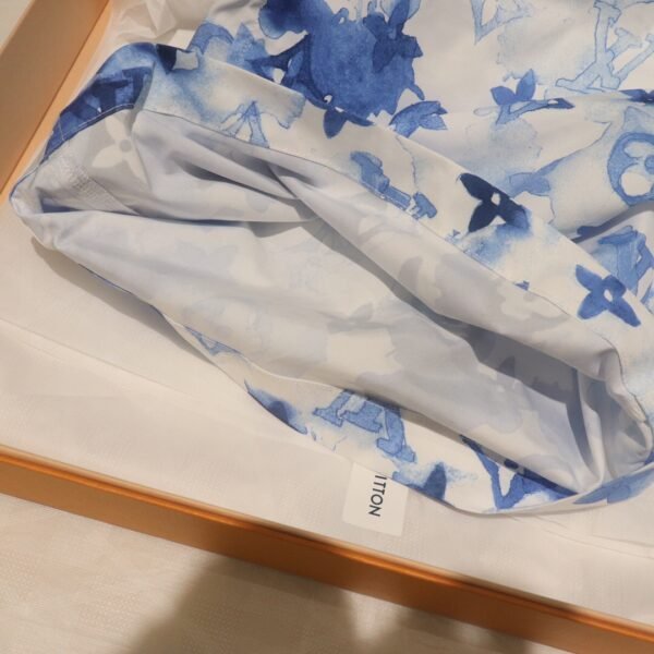 LOUIS VUITTON PANTALONCINO CELESTE - Image 6