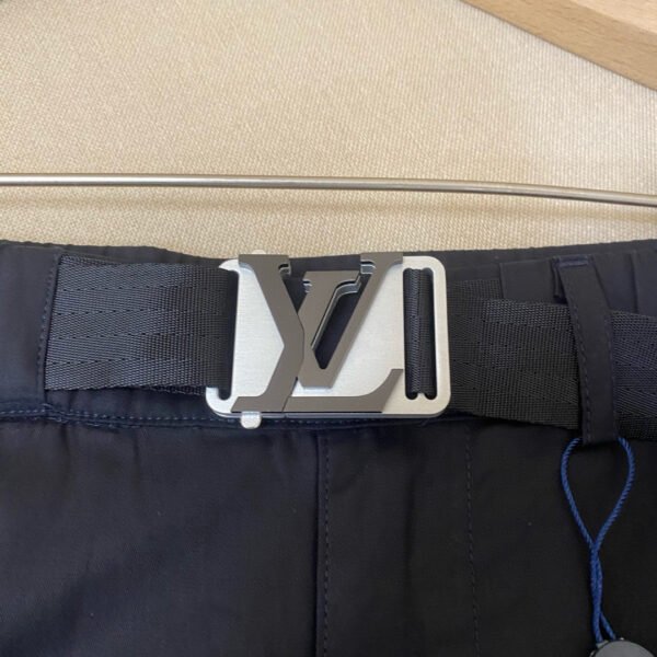 LOUIS VUITTON PANTALONCINO COLOR BLU - Image 5