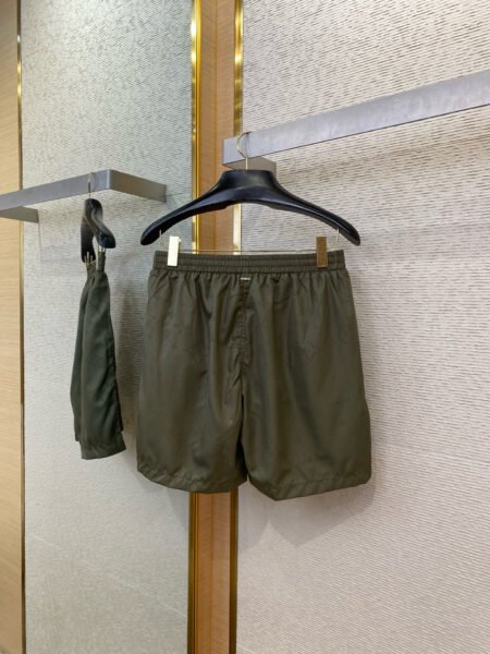 LOUIS VUITTON PANTALONCINO VERDE - Image 4