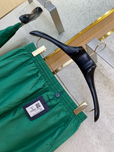 LOUIS VUITTON PANTALONCINO VERDE - Image 4