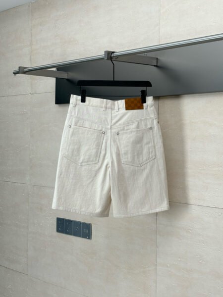 LOUIS VUITTON PANTALONCINO CREMA - Image 7