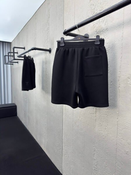 LOUIS VUITTON PANTALONCINO NERO - Image 3