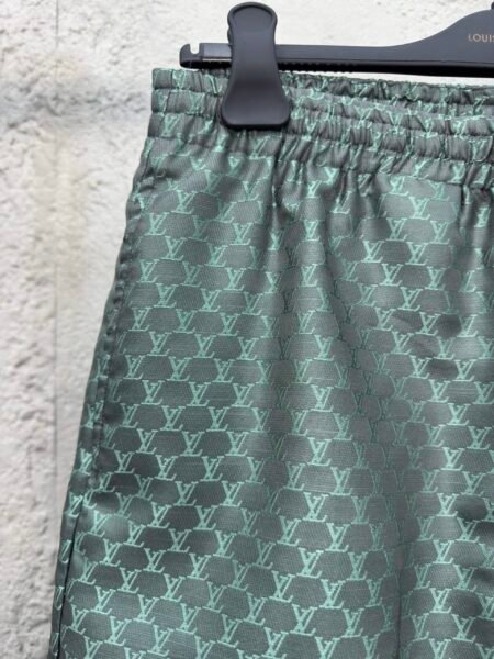 LOUIS VUITTON PANTALONCINO VERDE - Image 8