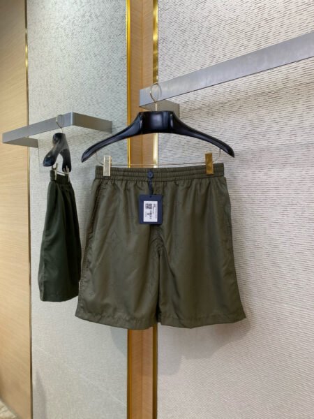 LOUIS VUITTON PANTALONCINO VERDE - Image 6