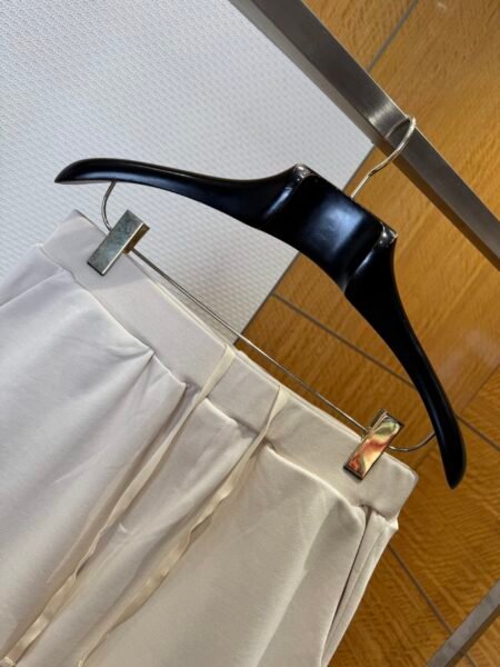 LOUIS VUITTON PANTALONCINO CREMA - Image 9