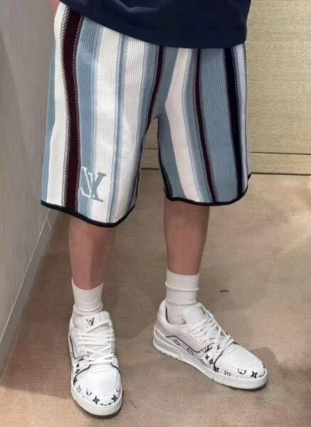 LOUIS VUITTON PANTALONCINO CELESTE E BIANCO - Image 11