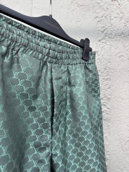 LOUIS VUITTON PANTALONCINO VERDE - Image 12
