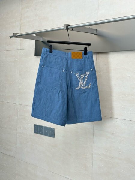 LOUIS VUITTON PANTALONCINO CELESTE - Image 7
