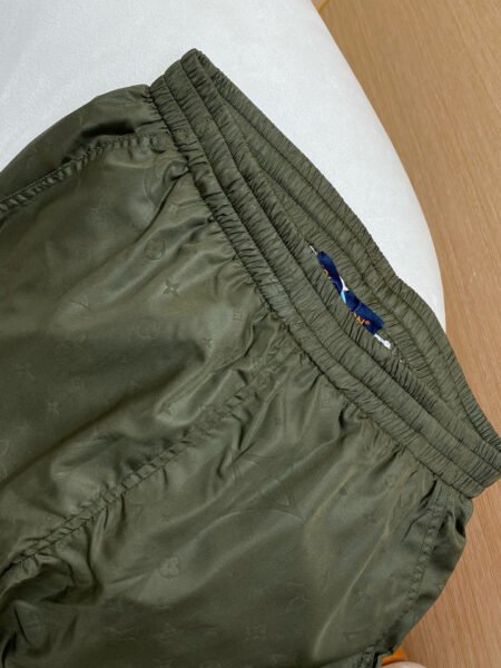 LOUIS VUITTON PANTALONCINO VERDE - Image 8