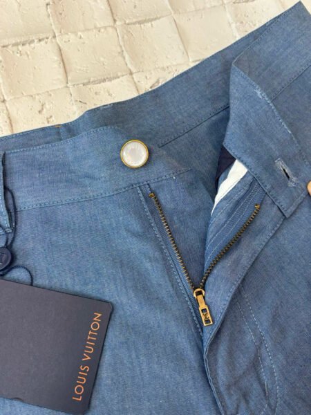 LOUIS VUITTON PANTALONCINO CELESTE - Image 9