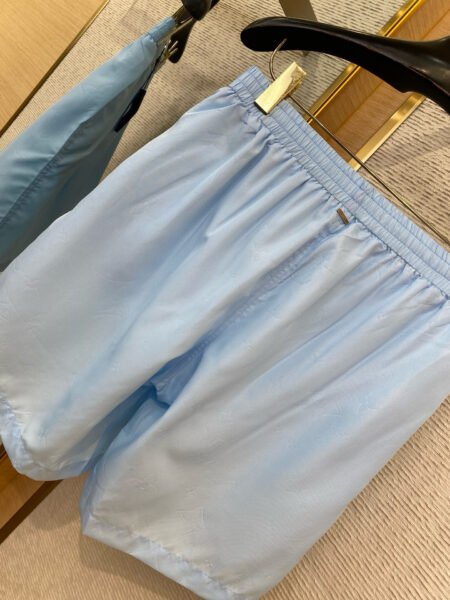 LOUIS VUITTON PANTALONCINO CELESTE - Image 8