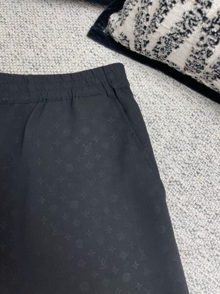LOUIS VUITTON PANTALONCINO NERO - Image 10
