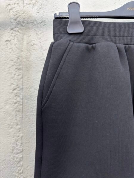 LOUIS VUITTON PANTALONCINO NERO - Image 9