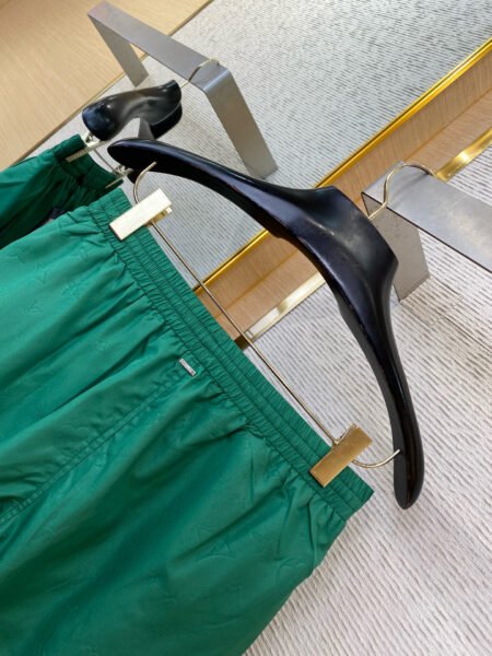 LOUIS VUITTON PANTALONCINO VERDE - Image 6